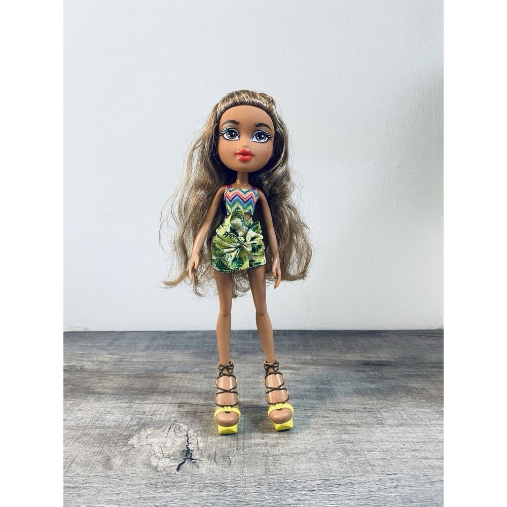 2015 Bratz Study Abroad Yasmin to Brazil with Shoes and Outfit